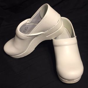 Dansko Professional White Box Leather Clog